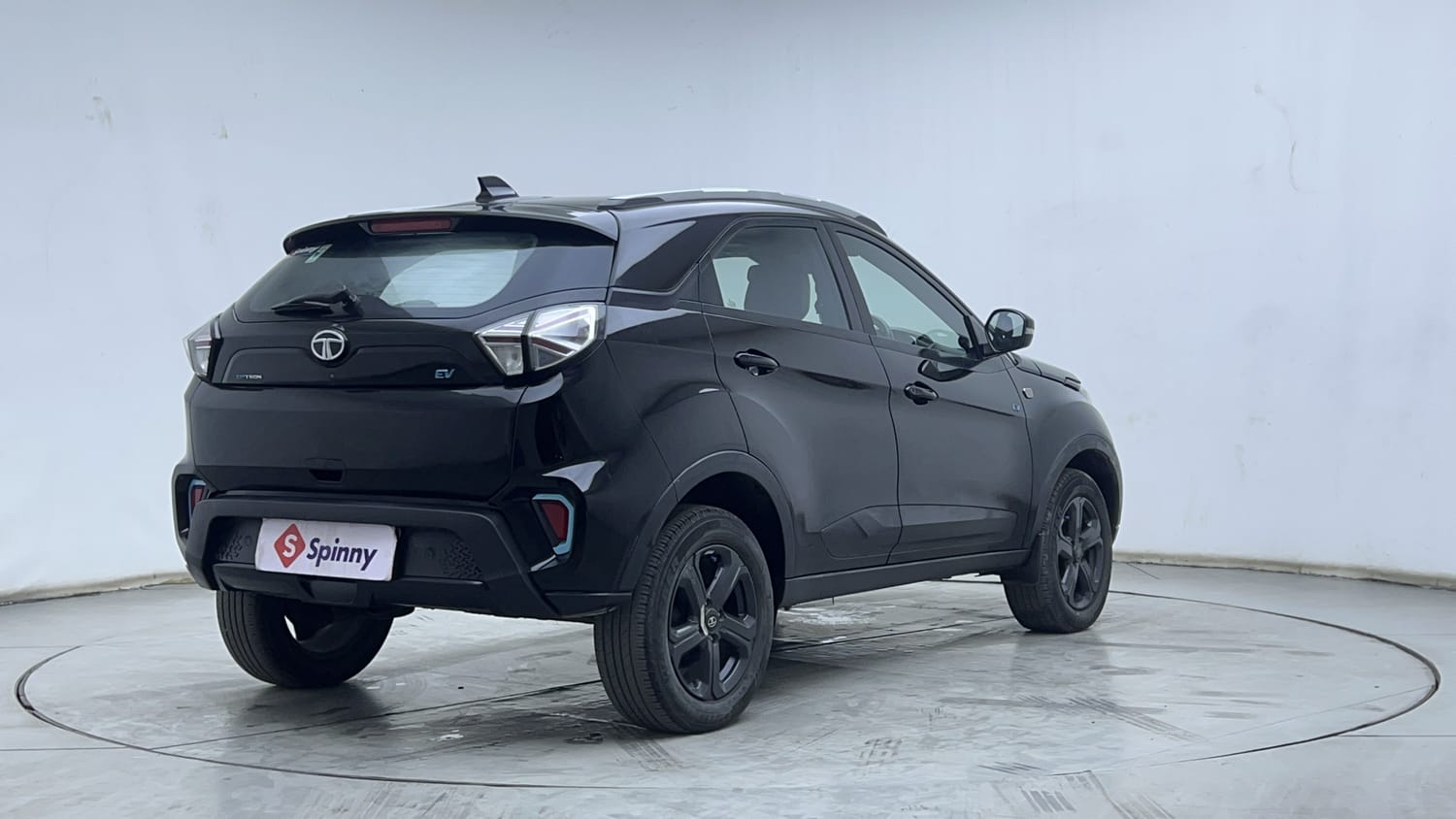 2022 Tata Nexon EV XZ Plus LUX Dark Edition - Photo 5