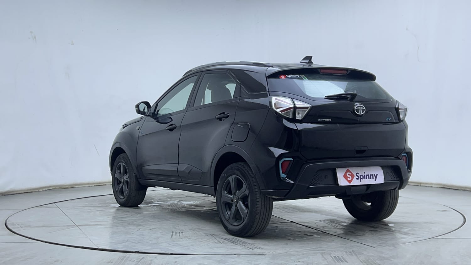 2022 Tata Nexon EV XZ Plus LUX Dark Edition - Photo 3