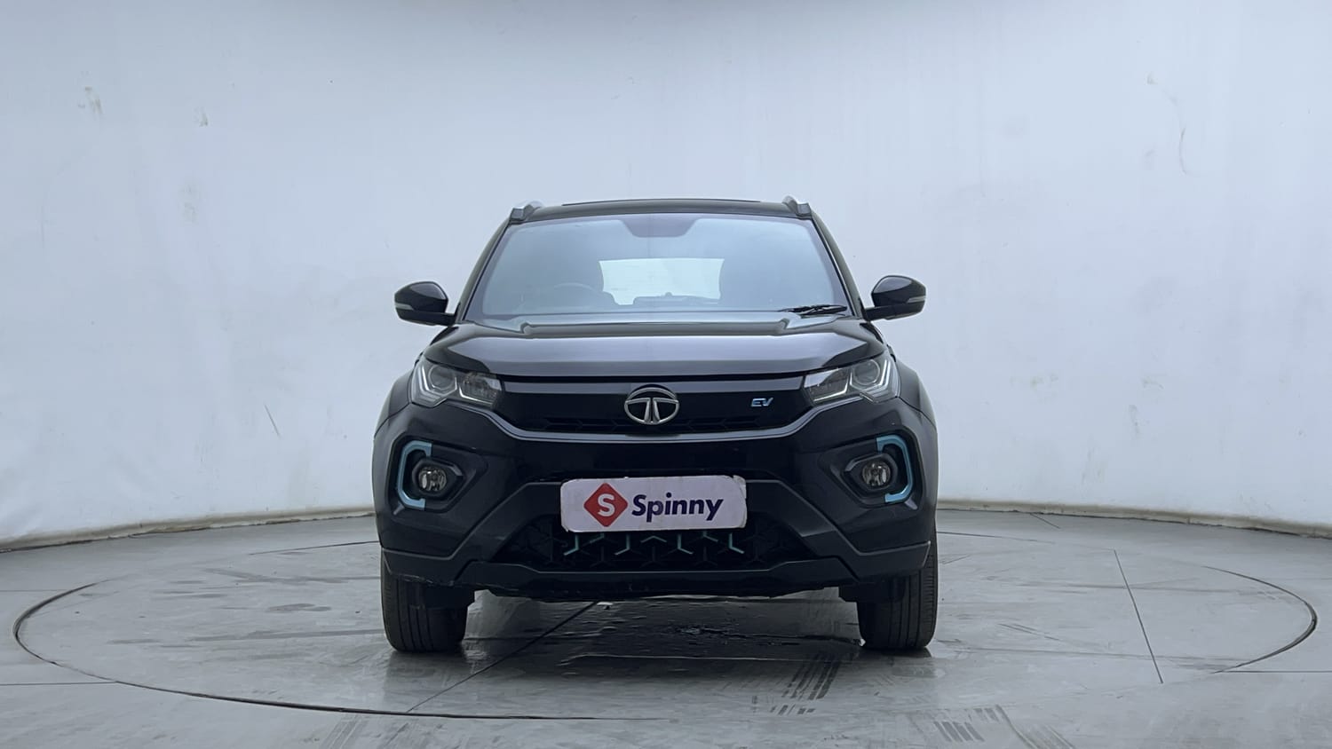 2022 Tata Nexon EV XZ Plus LUX Dark Edition - Photo 8