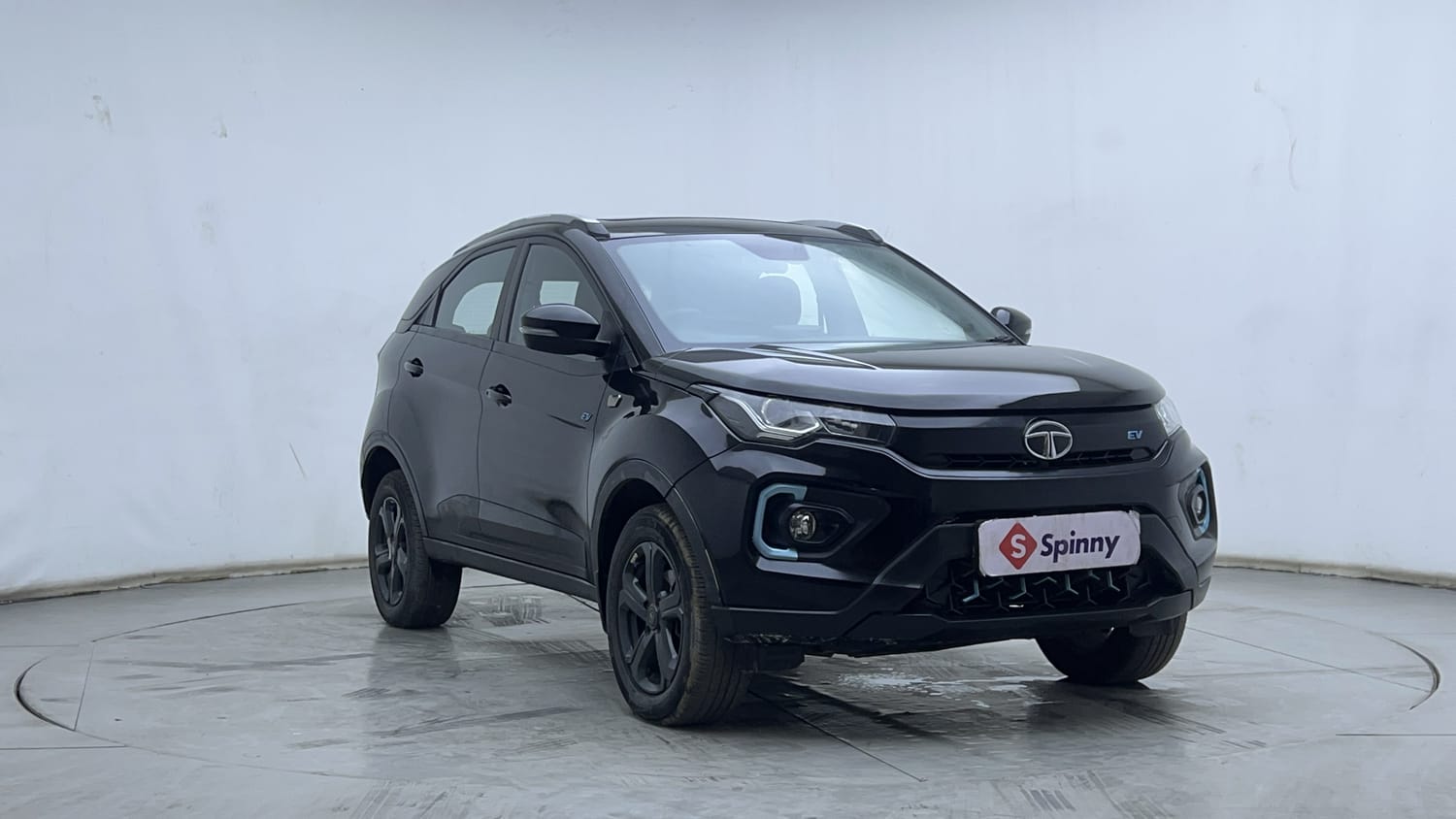 2022 Tata Nexon EV XZ Plus LUX Dark Edition - Photo 7