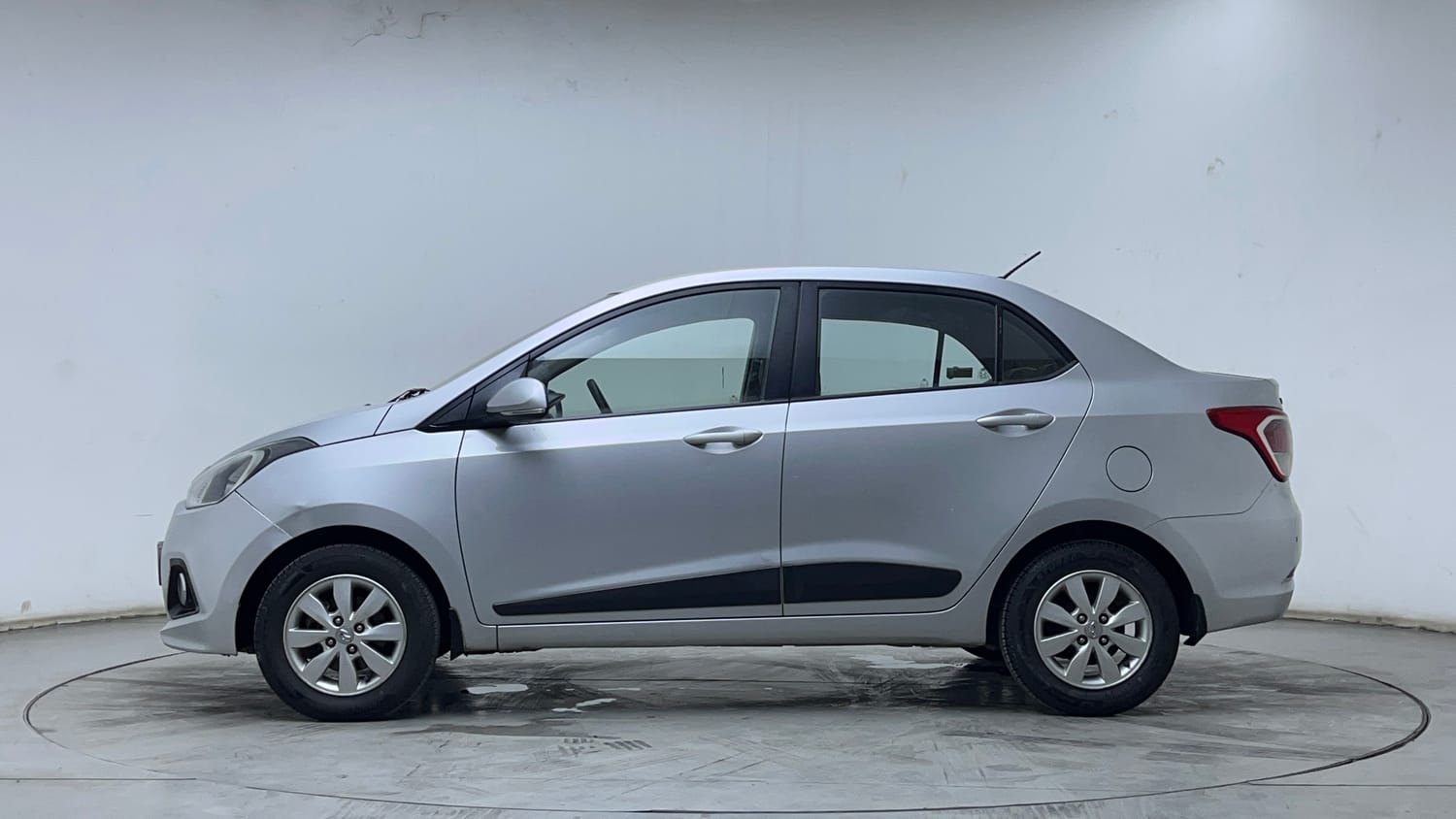 2016 Hyundai Xcent - 2