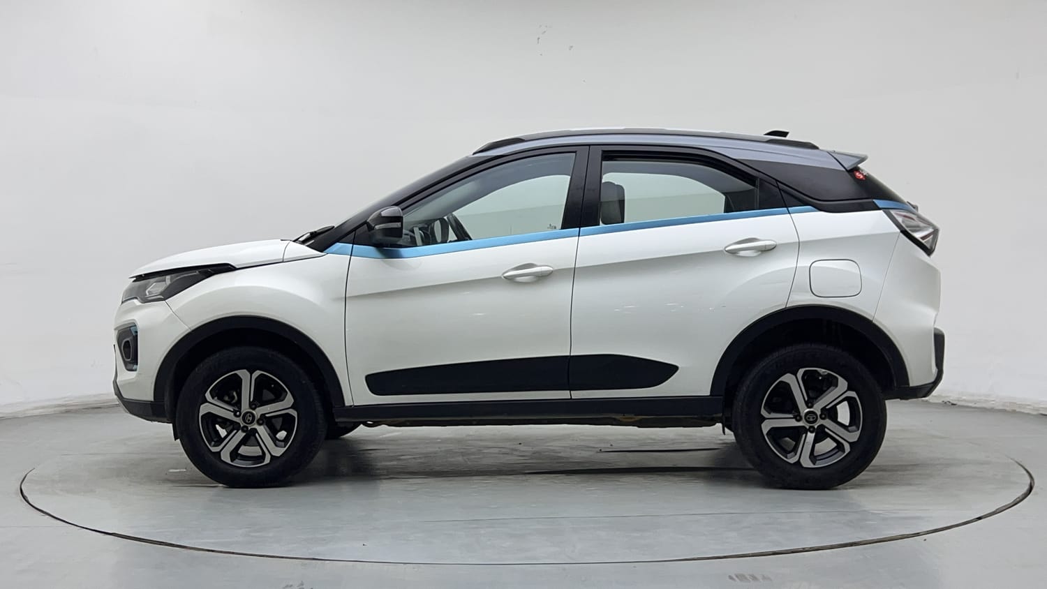 2022 Tata Nexon EV XZ Plus LUX - Photo 2