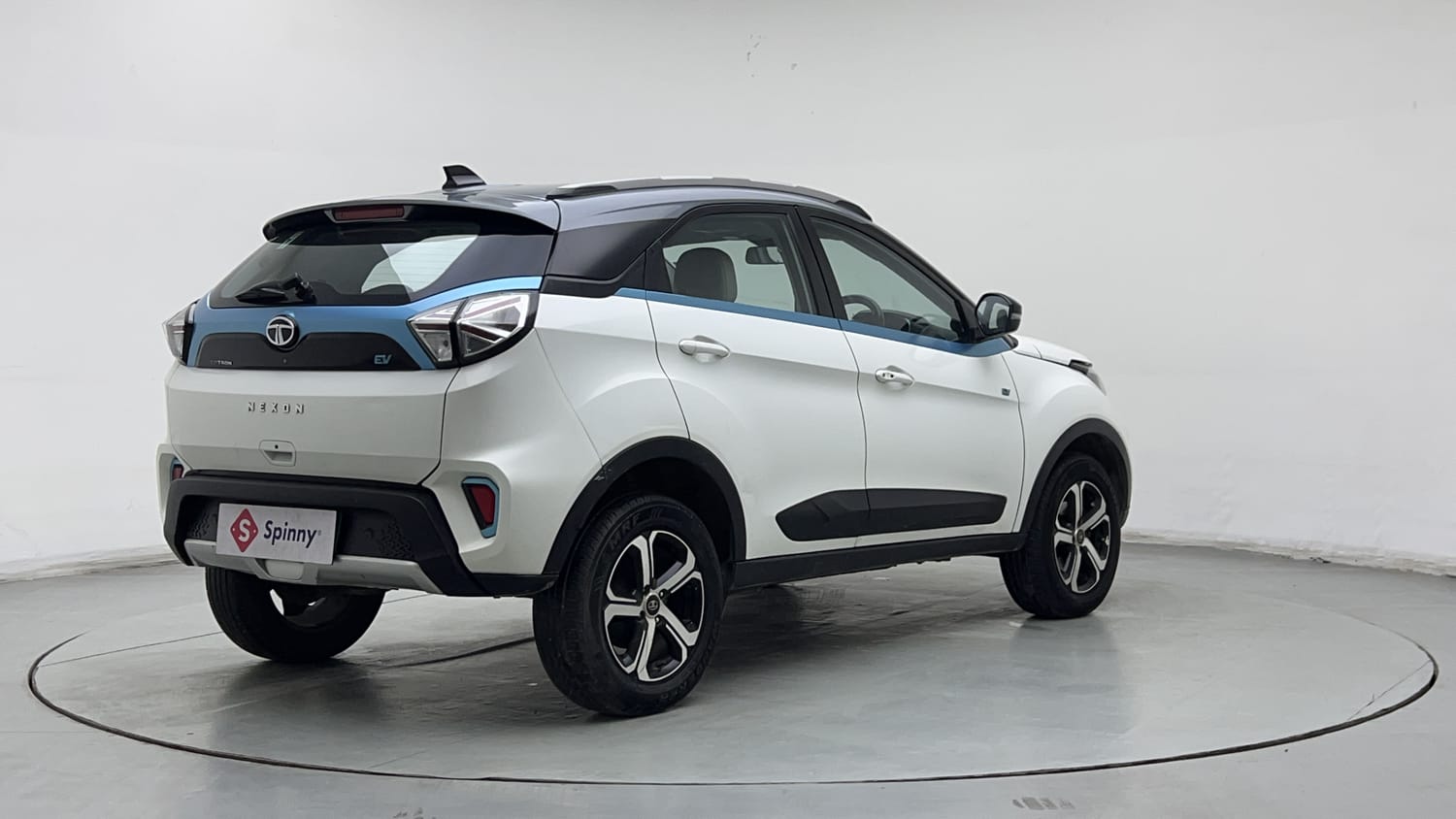 2022 Tata Nexon EV XZ Plus LUX - Photo 5