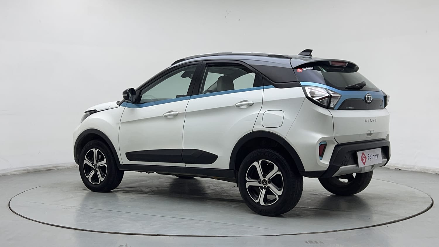 2022 Tata Nexon EV XZ Plus LUX - Photo 3