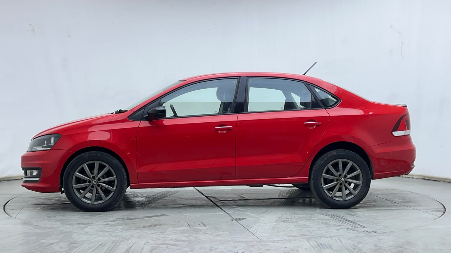 2018 Volkswagen Vento - 2