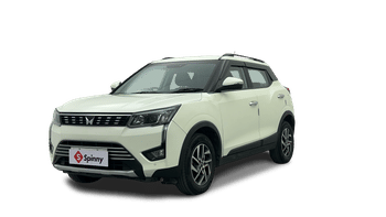 Used 2023 Mahindra XUV 300 W8 (O) 1.5 Diesel AMT Diesel Automatic Image