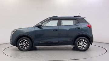 Used 2024 Mahindra XUV 300 W8 (O) 1.5 Diesel AMT Diesel Automatic Image