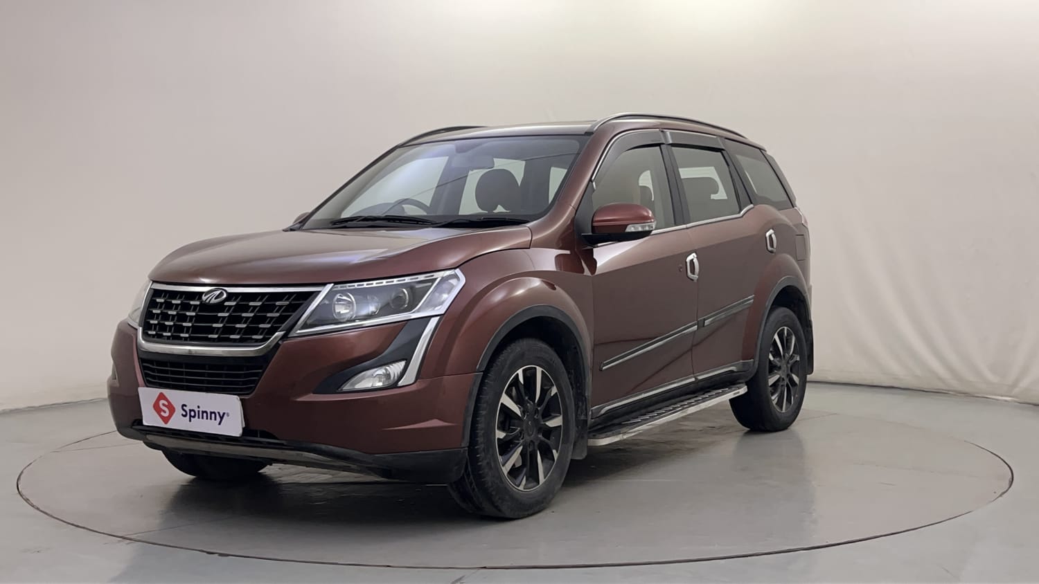 2018 Mahindra XUV500 W11 AT