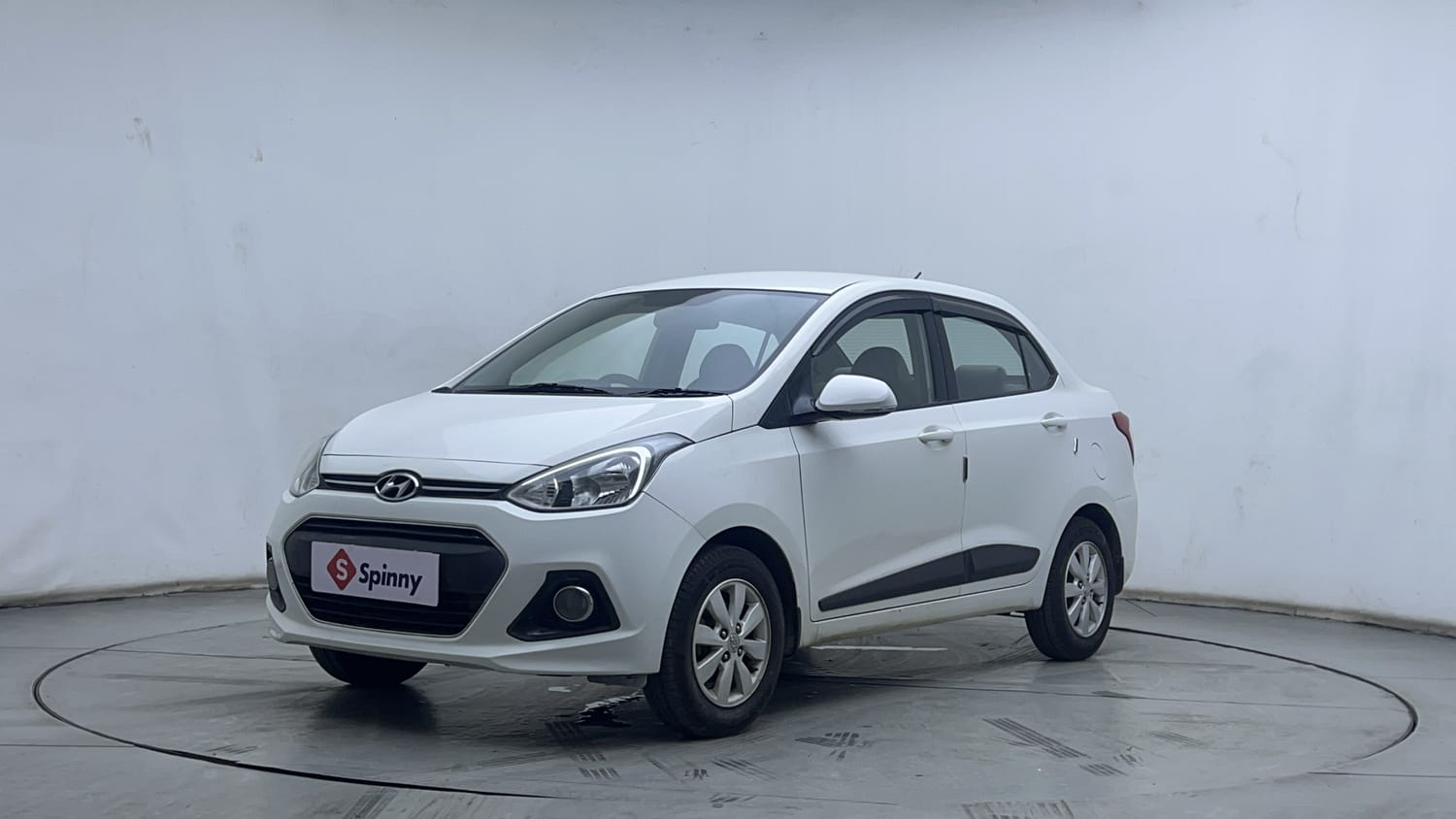 Hyundai Xcent - Photo 1