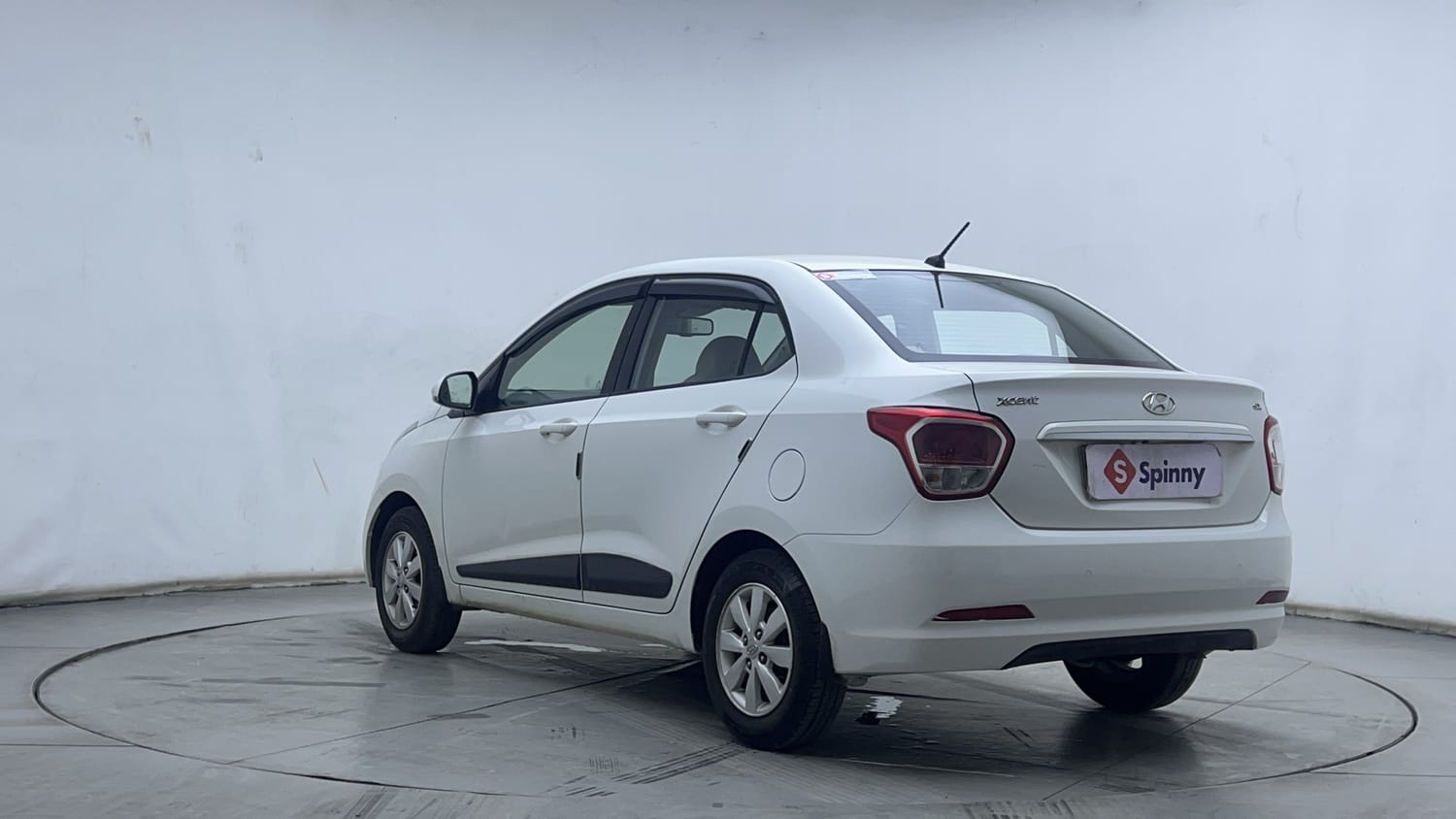 2016 Hyundai Xcent - 3