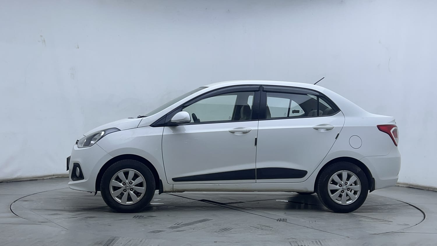 2016 Hyundai Xcent - 2