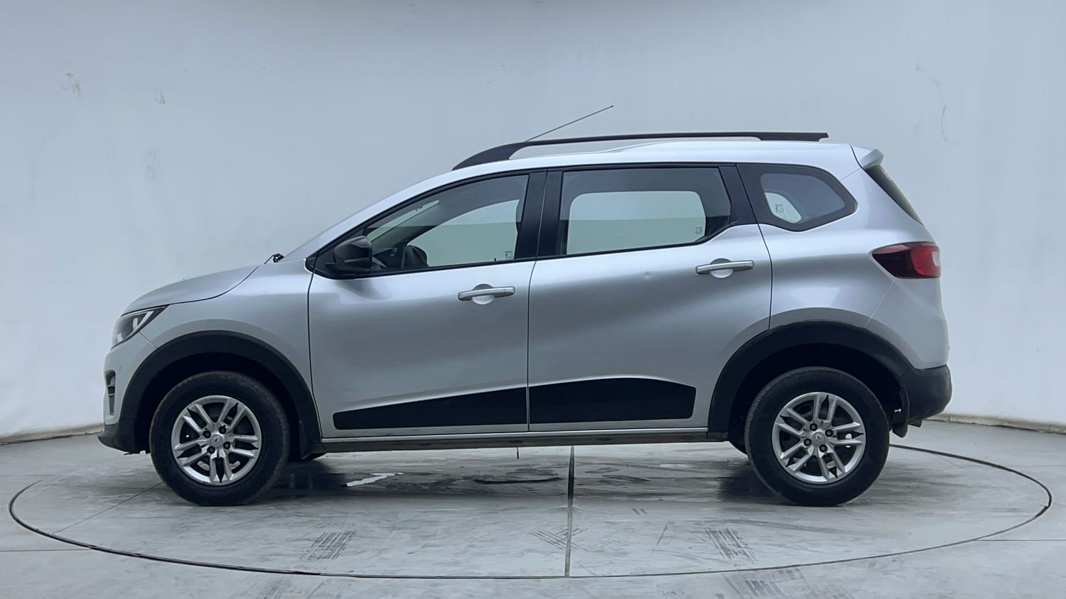 2023 Renault Triber - 2