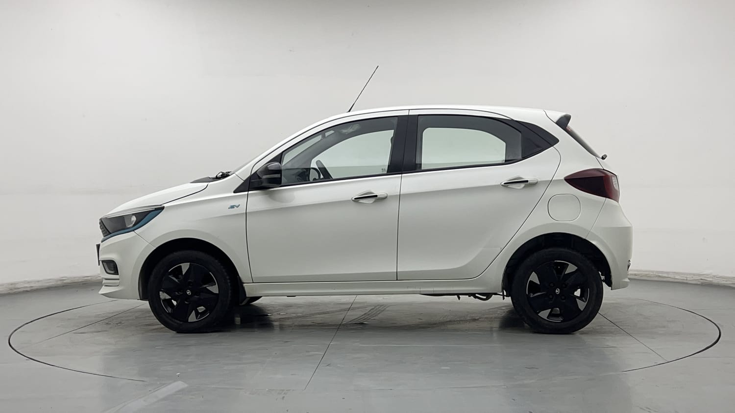 2024 Tata Tiago EV XZ Plus Long Range - Photo 2