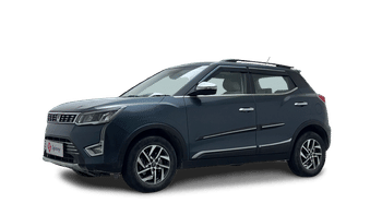 Used 2023 Mahindra XUV 300 W8 (O) 1.2 Petrol AMT Petrol Automatic Image