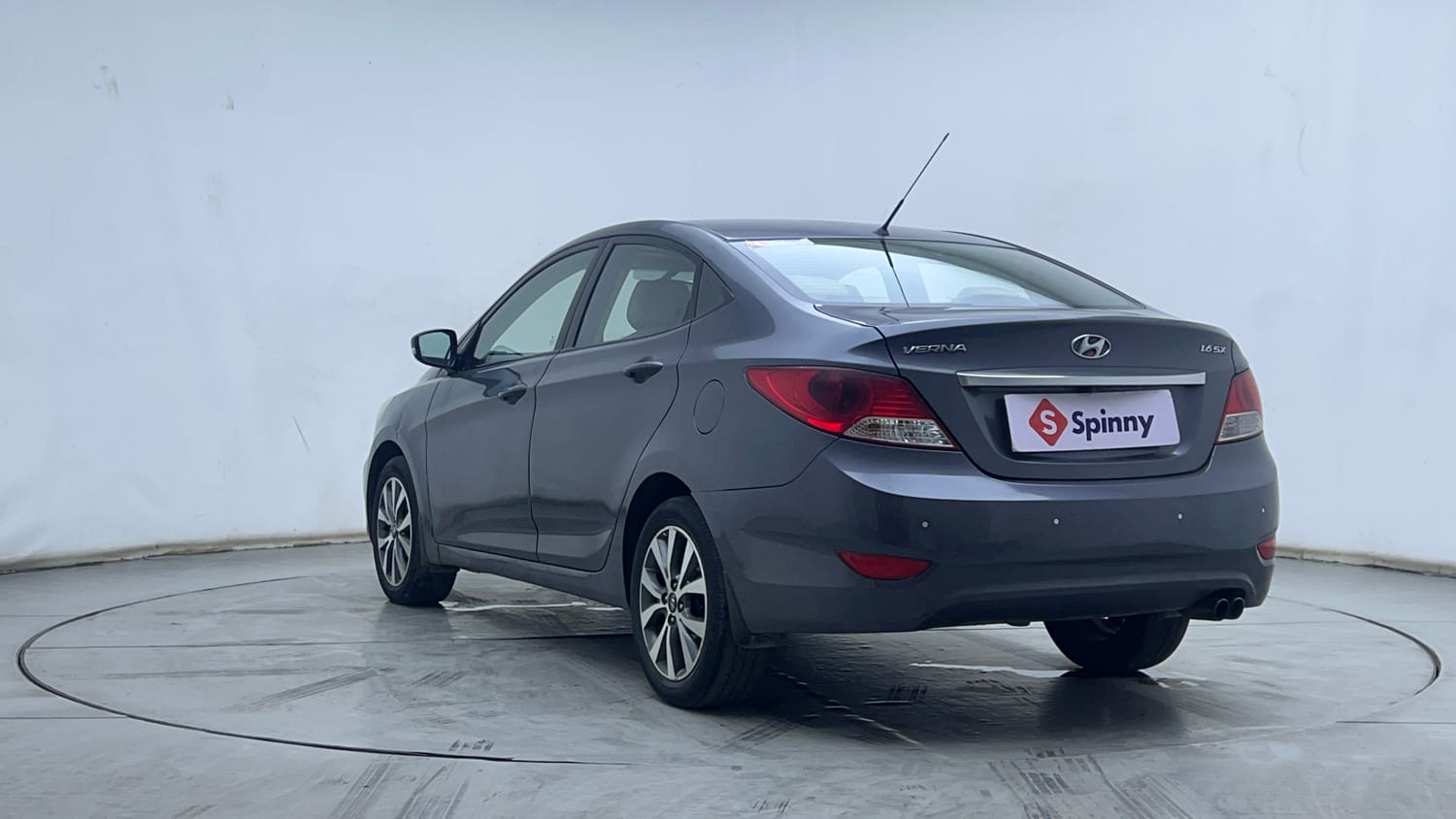 2013 Hyundai Verna - 3