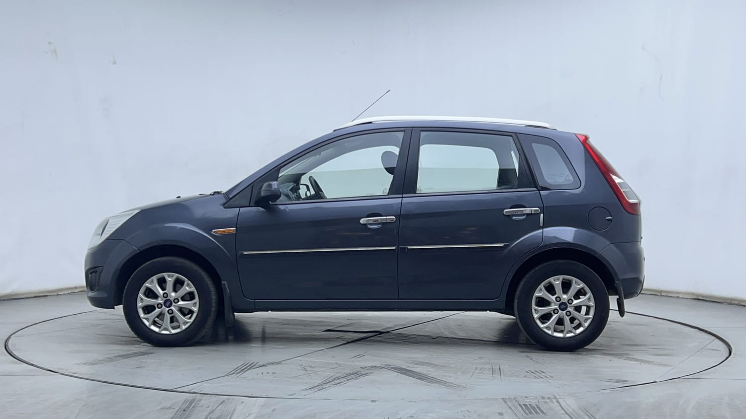 2013 Ford Figo - 2