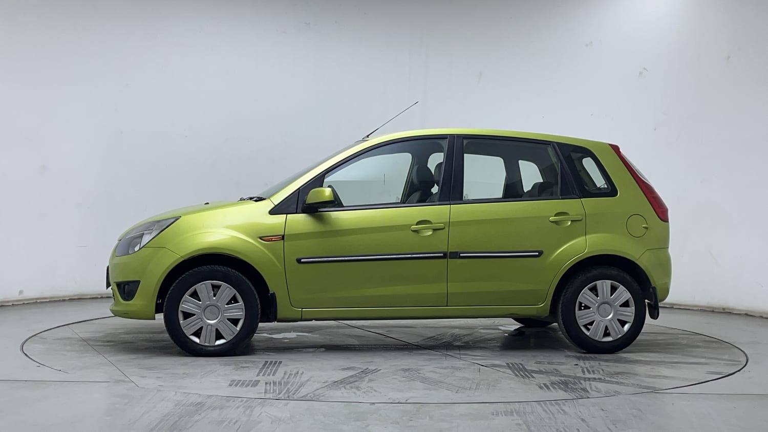 2011 Ford Figo - 2