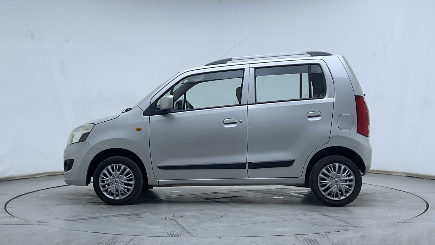 2016 Maruti Suzuki Wagon R - 2