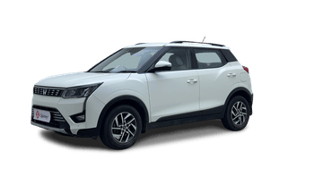 Used 2023 Mahindra XUV 300 W8 (O) 1.2 Petrol AMT Petrol Automatic Image