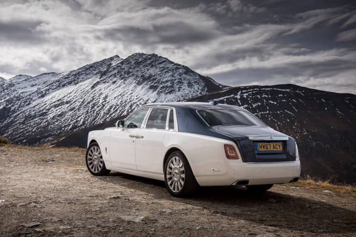 New Rolls-Royce Phantom exterior BACK WINDSHIELD VIEW