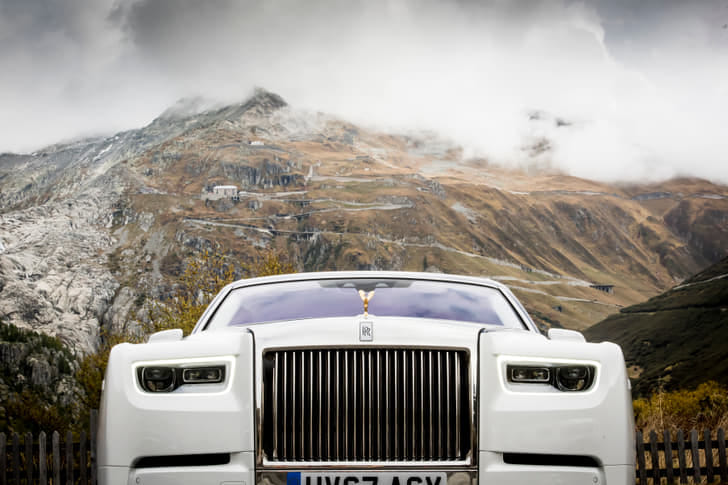 New Rolls-Royce Phantom exterior FRONT VIEW