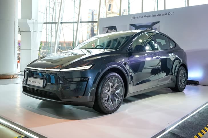 New Tesla Model Y exterior RIGHT FRONT CORNER VIEW