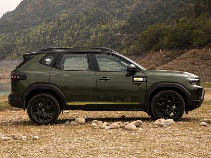 New Renault Duster exterior LEFT SIDE VIEW