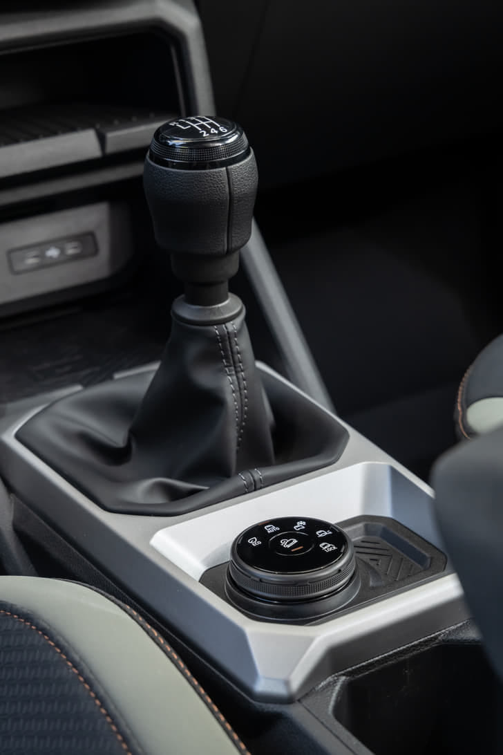 New Renault Duster interior GEAR KNOB VIEW