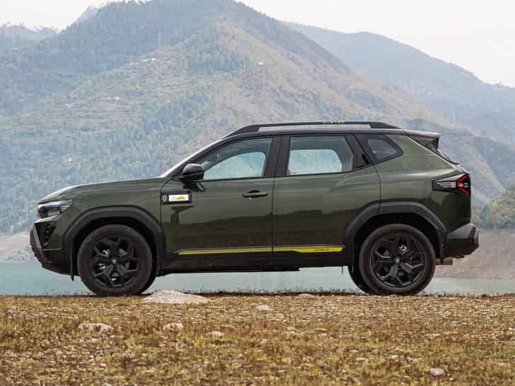 New Renault Duster exterior RIGHT SIDE VIEW