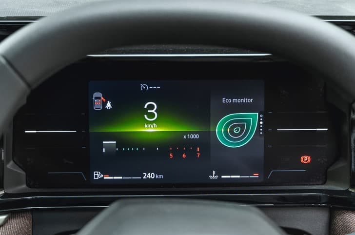 New Renault Duster interior CLUSTERMETER VIEW