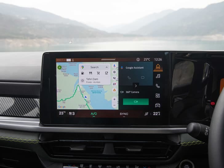 New Renault Duster interior MUSIC SYSTEM & AC CONTROL VIEW