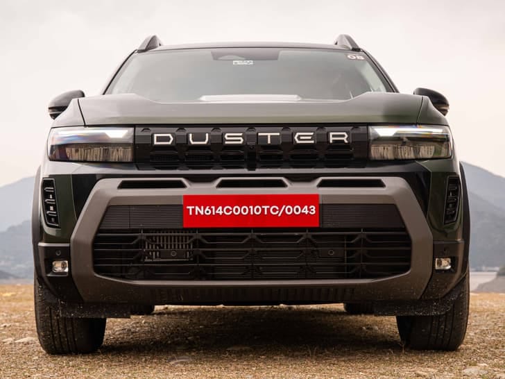 New Renault Duster exterior RIGHT FRONT CORNER VIEW