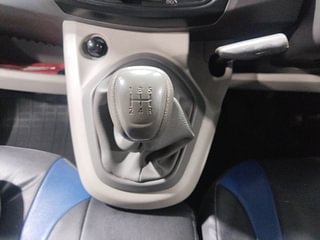 Used 2015 Datsun GO [2014-2019] T Petrol Manual interior GEAR  KNOB VIEW