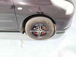 Used 2015 Nissan Sunny [2014-2020] XL Petrol Manual tyres RIGHT FRONT TYRE RIM VIEW