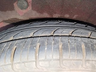 Used 2013 Hyundai i10 [2010-2016] Magna 1.2 Petrol Petrol Manual tyres RIGHT REAR TYRE TREAD VIEW