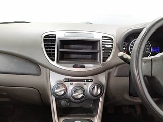 Used 2013 Hyundai i10 [2010-2016] Magna 1.2 Petrol Petrol Manual interior MUSIC SYSTEM & AC CONTROL VIEW