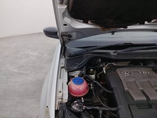 Used 2014 Volkswagen Polo [2010-2014] Highline 1.2 (D) Diesel Manual engine ENGINE RIGHT SIDE HINGE & APRON VIEW