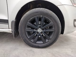 Used 2014 Volkswagen Polo [2010-2014] Highline 1.2 (D) Diesel Manual tyres RIGHT FRONT TYRE RIM VIEW