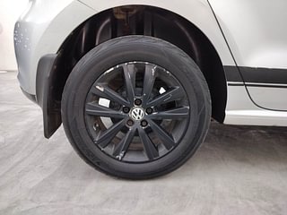 Used 2014 Volkswagen Polo [2010-2014] Highline 1.2 (D) Diesel Manual tyres RIGHT REAR TYRE RIM VIEW