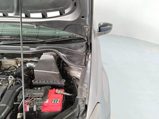 Used 2011 Volkswagen Polo [2010-2014] Highline1.2L (P) Petrol Manual engine ENGINE LEFT SIDE HINGE & APRON VIEW