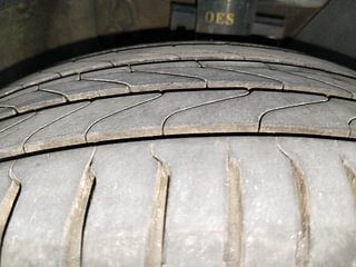 Used 2011 Volkswagen Polo [2010-2014] Highline1.2L (P) Petrol Manual tyres RIGHT FRONT TYRE TREAD VIEW