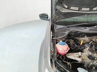 Used 2011 Volkswagen Polo [2010-2014] Highline1.2L (P) Petrol Manual engine ENGINE RIGHT SIDE HINGE & APRON VIEW