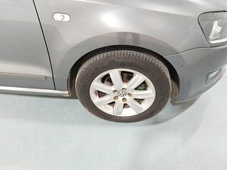 Used 2011 Volkswagen Polo [2010-2014] Highline1.2L (P) Petrol Manual tyres RIGHT FRONT TYRE RIM VIEW