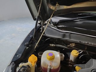 Used 2016 Mahindra KUV100 [2015-2017] K2 6 STR Petrol Manual engine ENGINE RIGHT SIDE HINGE & APRON VIEW