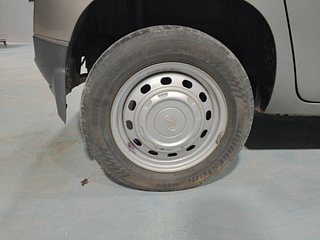 Used 2016 Mahindra KUV100 [2015-2017] K2 6 STR Petrol Manual tyres RIGHT REAR TYRE RIM VIEW
