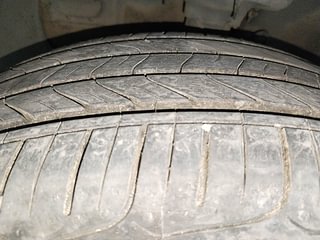 Used 2015 Hyundai Elite i20 [2014-2018] Asta 1.2 (O) Petrol Manual tyres LEFT FRONT TYRE TREAD VIEW
