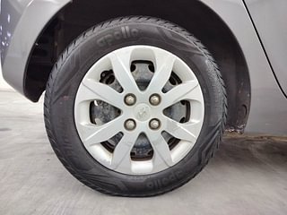 Used 2018 Hyundai Eon [2011-2018] Magna + Petrol Manual tyres RIGHT REAR TYRE RIM VIEW