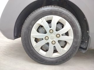 Used 2018 Hyundai Eon [2011-2018] Magna + Petrol Manual tyres LEFT FRONT TYRE RIM VIEW