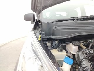 Used 2018 Hyundai Eon [2011-2018] Magna + Petrol Manual engine ENGINE RIGHT SIDE HINGE & APRON VIEW