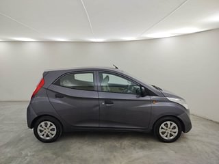 Used 2018 Hyundai Eon [2011-2018] Magna + Petrol Manual exterior RIGHT SIDE VIEW